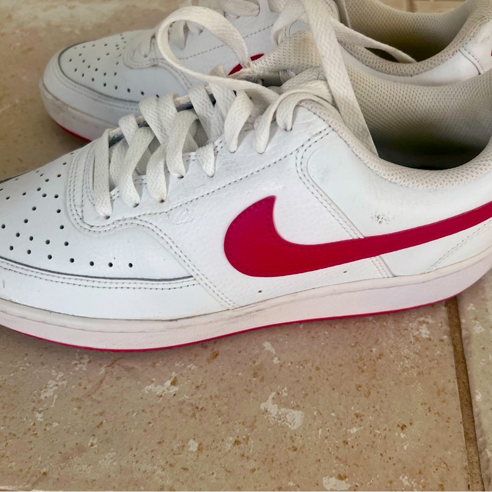 Nike women’s court visit low sneaker